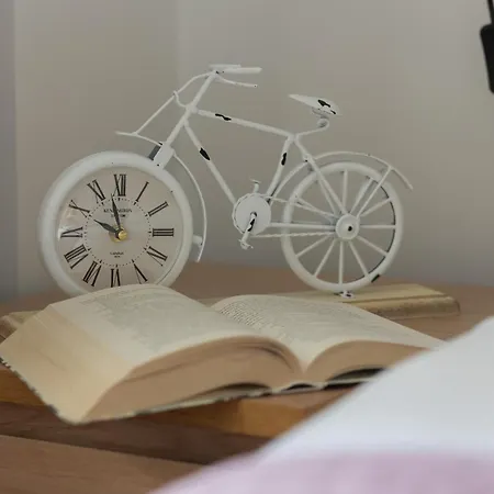 Center Chmielna 100 شقة *