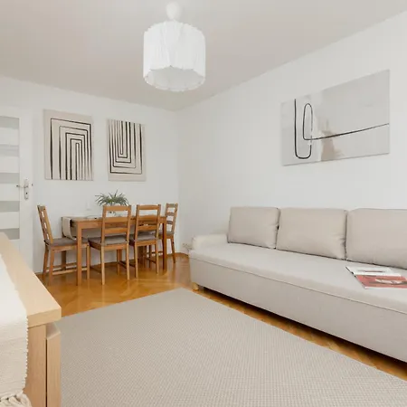 Center Chmielna 100 * وارسو