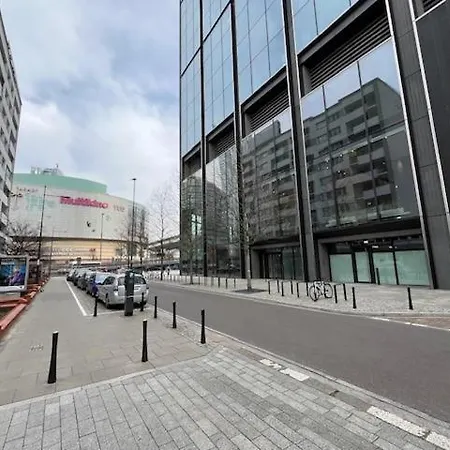 Center Chmielna 100 *