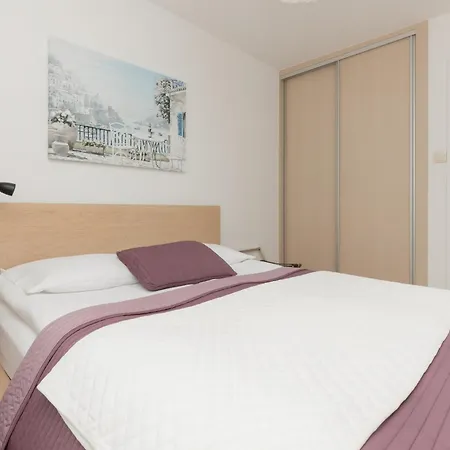 Center Chmielna 100 Daire