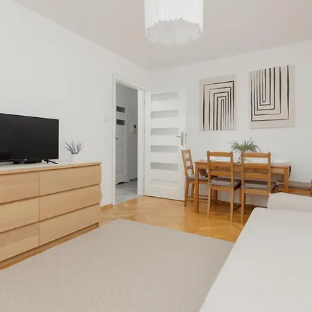 Center Chmielna 100 *