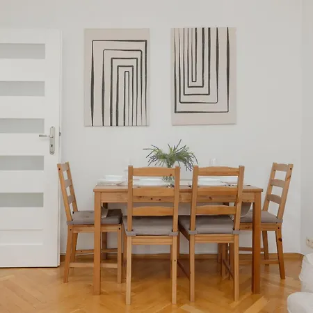 Appartement Center Chmielna 100 *