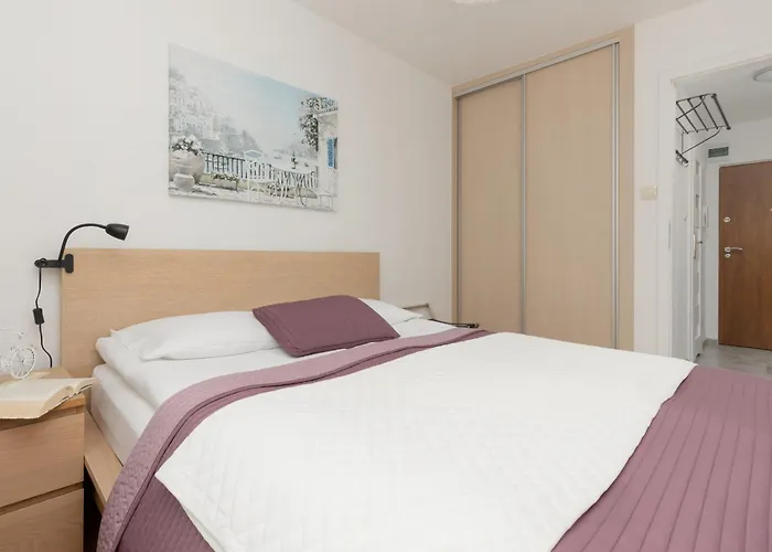 Center Chmielna 100 Daire