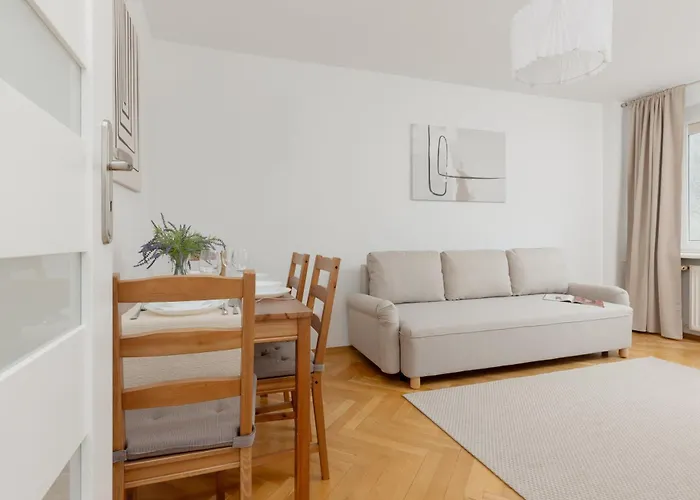 Center Chmielna 100 *