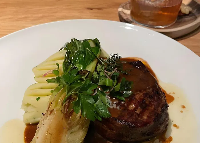 Center Chmielna 100 * Varşova