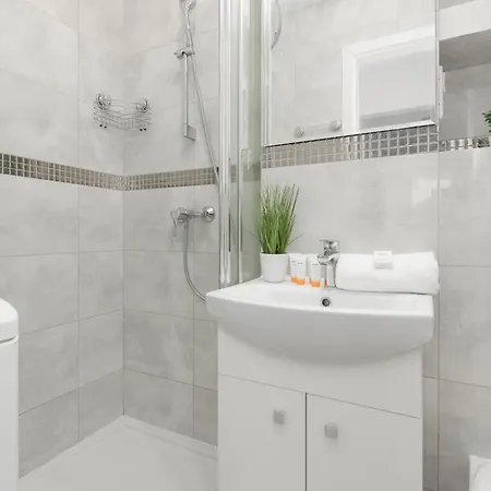 Daire Center Chmielna 100 *